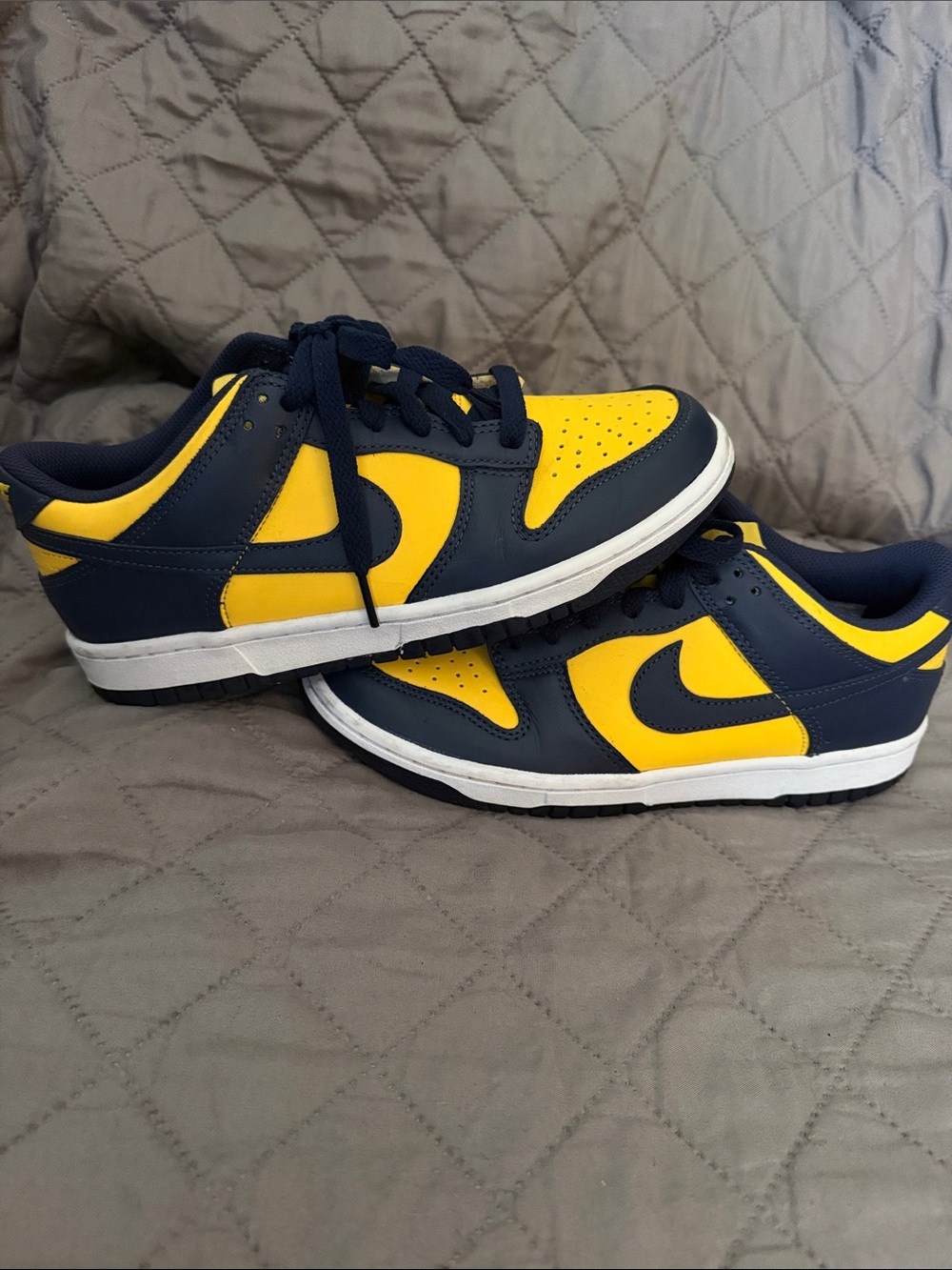 Nike Kids Low-Top Sneakers in Navy and Yellow